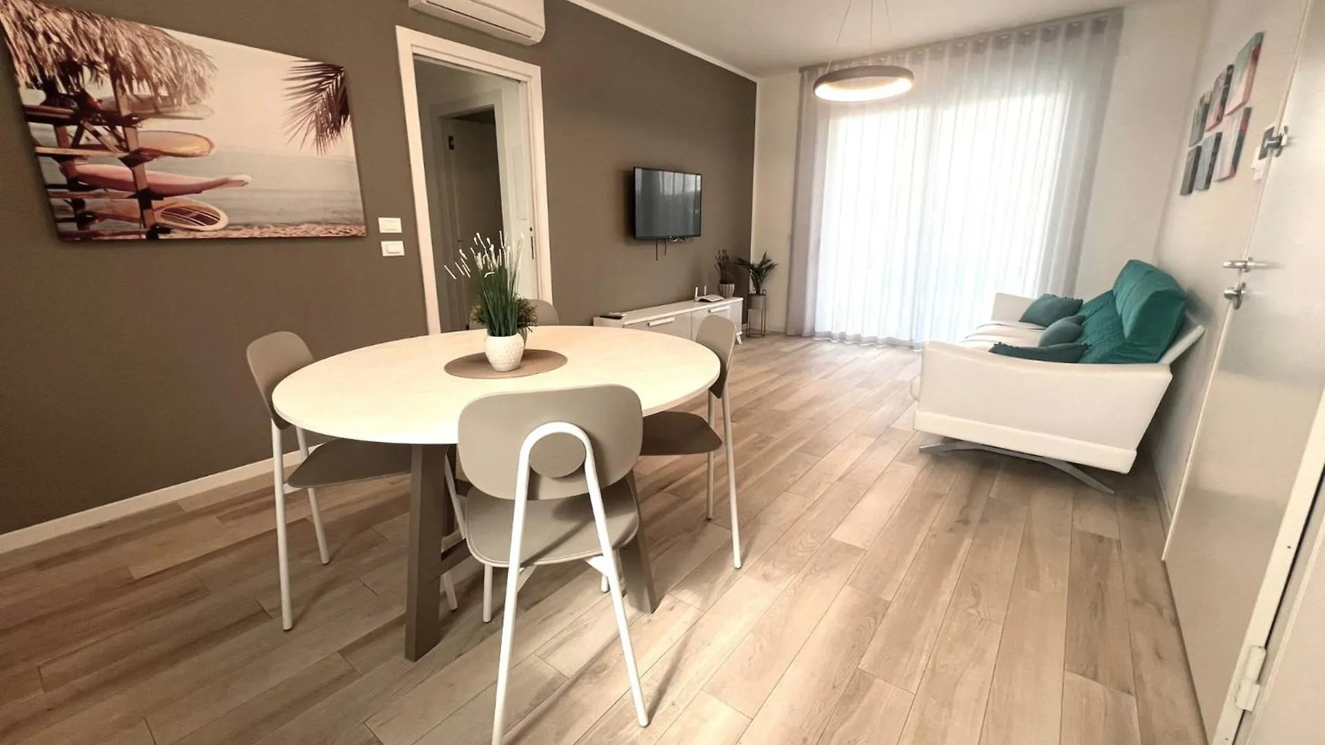 Sun Beach Residence Con Piscina - Piazza Brescia - Adria Holiday Jesolo - Family Apartments 0*, Lido di Jesolo Italien