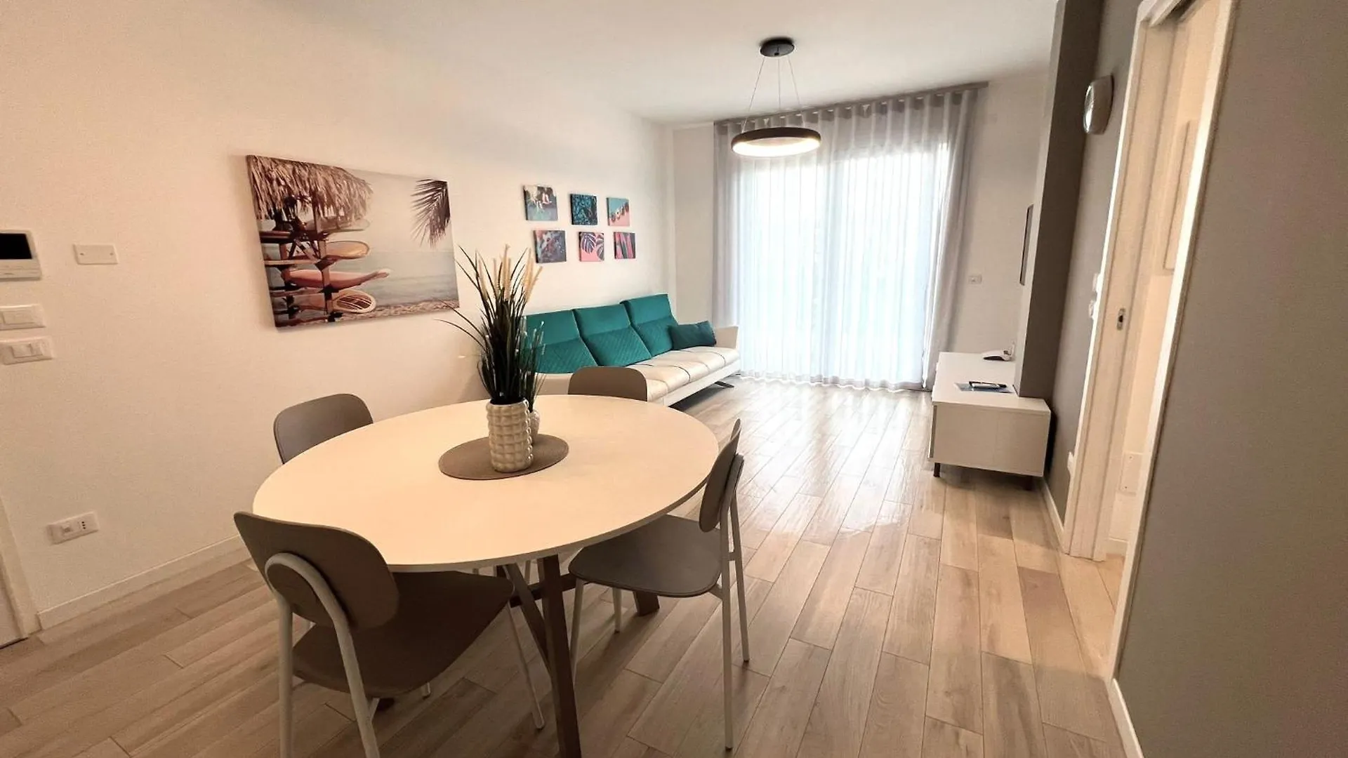 Sun Beach Residence Con Piscina - Piazza Brescia - Adria Holiday Jesolo - Family Apartments Lido di Jesolo