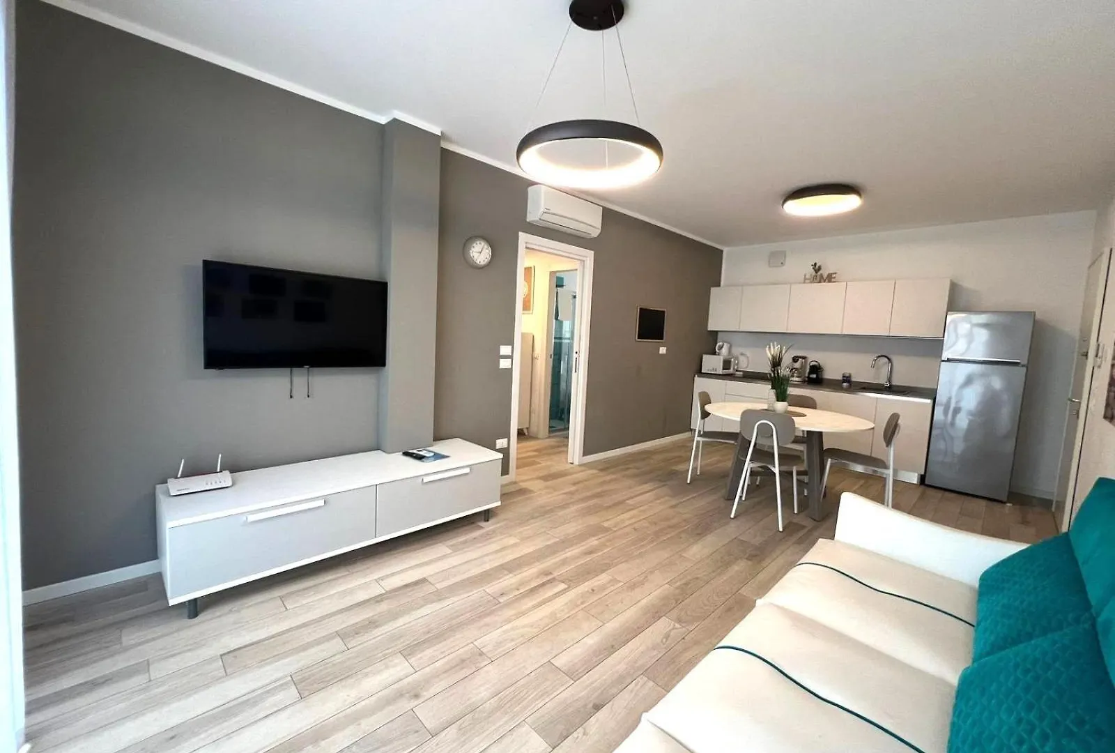 Sun Beach Residence Con Piscina - Piazza Brescia - Adria Holiday Jesolo - Family Apartments Italien