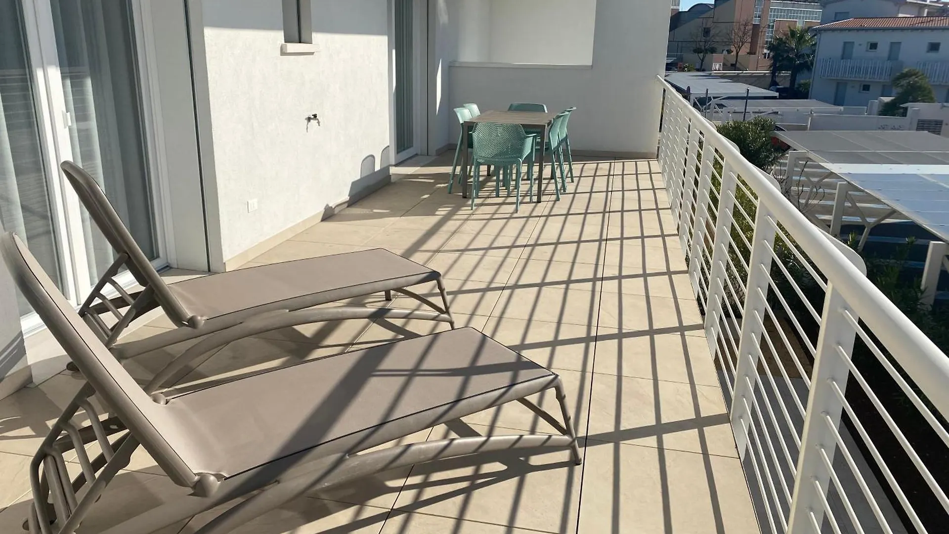 Sun Beach Residence Con Piscina - Piazza Brescia - Adria Holiday Jesolo - Family Apartments