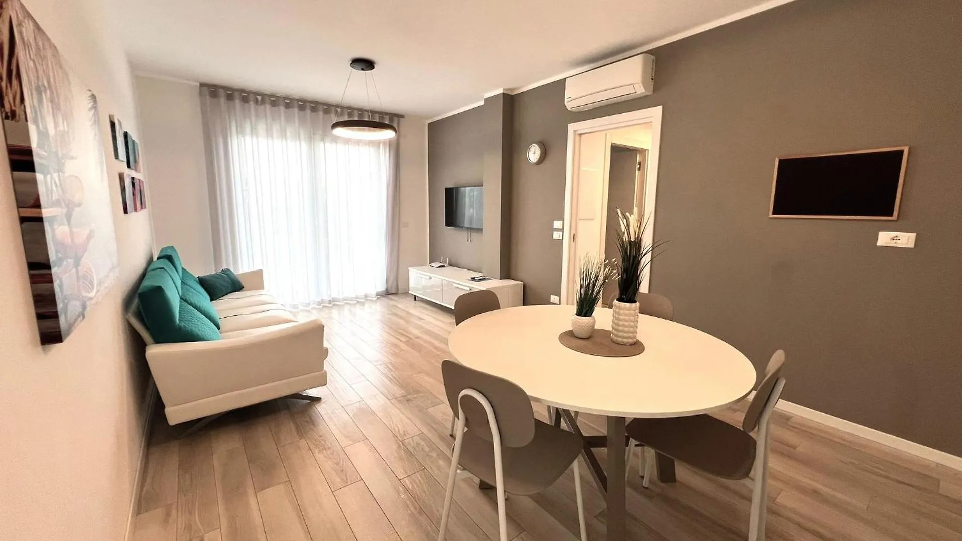 Sun Beach Residence Con Piscina - Piazza Brescia - Adria Holiday Jesolo - Family Apartments 0*, Lido di Jesolo Italien