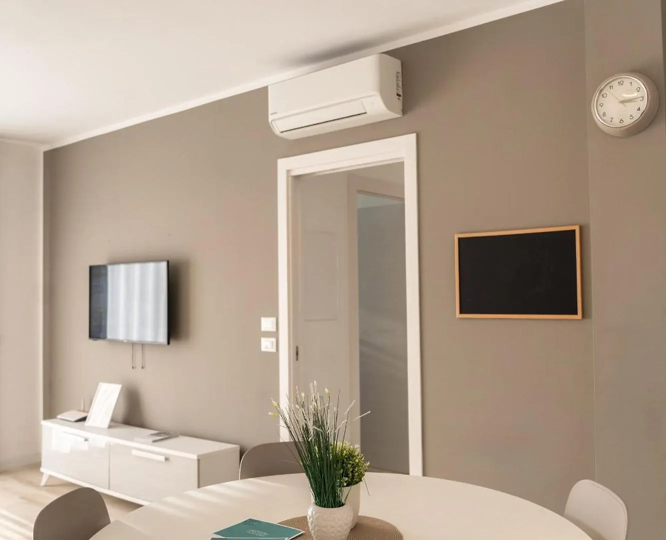 Sun Beach Residence Con Piscina - Piazza Brescia - Adria Holiday Jesolo - Family Apartments Italien