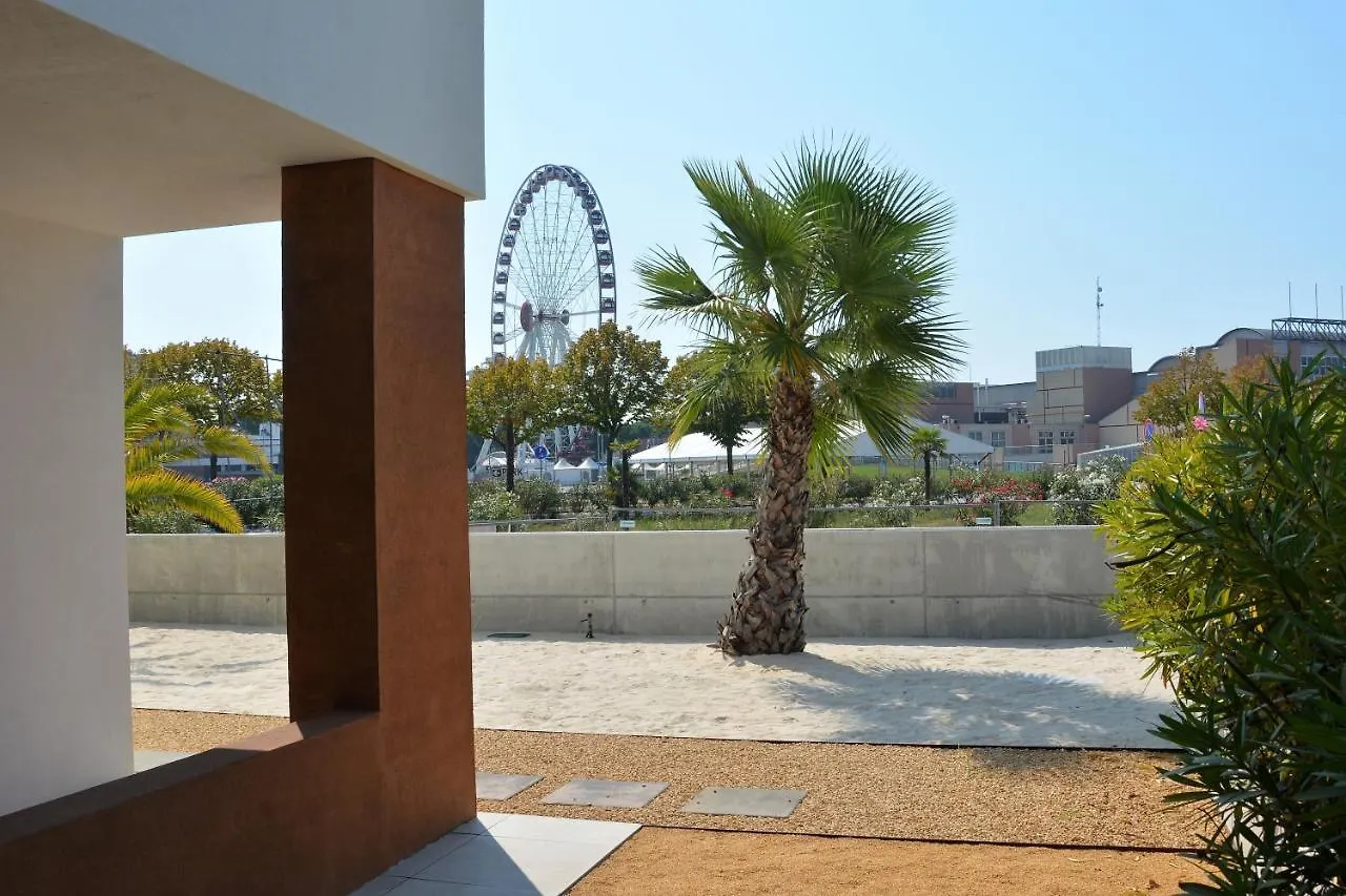 Sun Beach Residence Con Piscina - Piazza Brescia - Adria Holiday Jesolo - Family Apartments  לידו די ג'סולו
