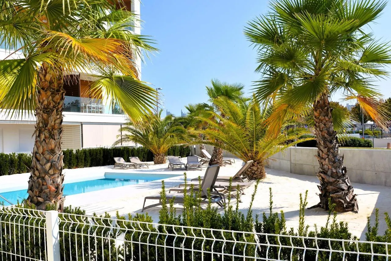 Sun Beach Residence Con Piscina - Piazza Brescia - Adria Holiday Jesolo - Family Apartments לידו די ג'סולו